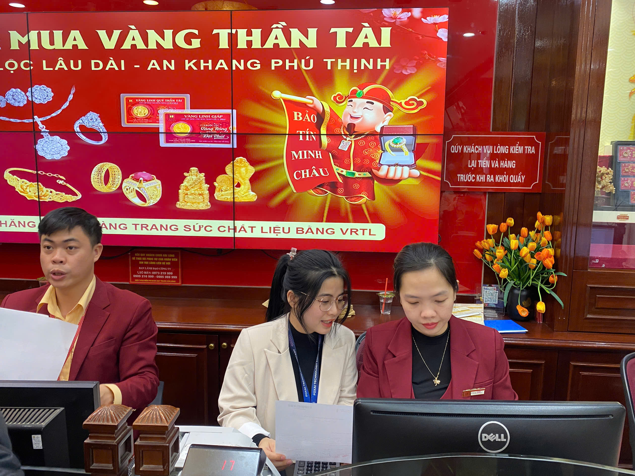 Tại cơ sở Bảo Tín Minh Châu Cầu Giấy