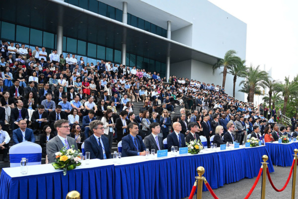 Lãnh đạo Bộ khoa học và công nghệ cùng các đại biểu quốc tế, đại diện doanh nghiệp