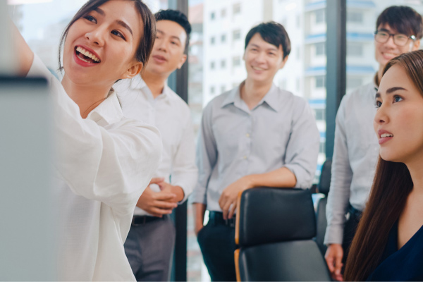 Tái định hình cơ cấu nhân sự